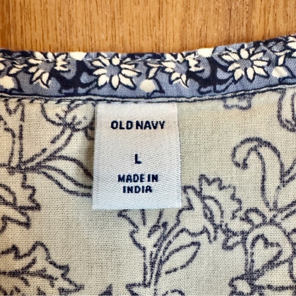 Old Navy Gray Pleated Blouse with V-Neck - Picture 7 of 8